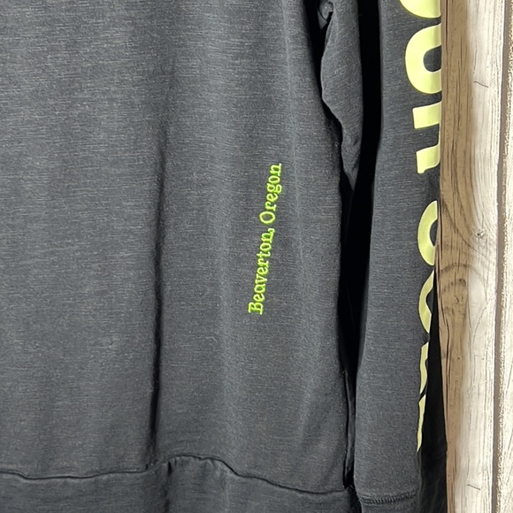 NIKE SPORTSWEAR  WORLD TOUR LONG SLEEVE SHIRT SIZE MEDIUM - Picture 10 of 12